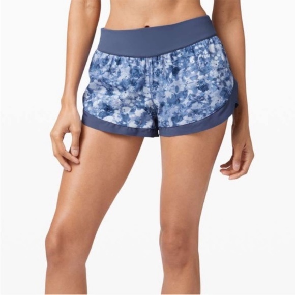 •LULULEMON•Calm Tide Run Short 2.5” Dapple Blossom Rare Find - Picture 2 of 7